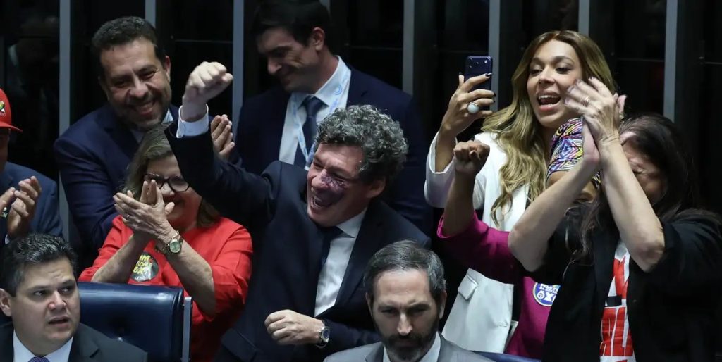 Saiba o que muda para trabalhadores e empresas com a aprovação do fim da escala 6×1