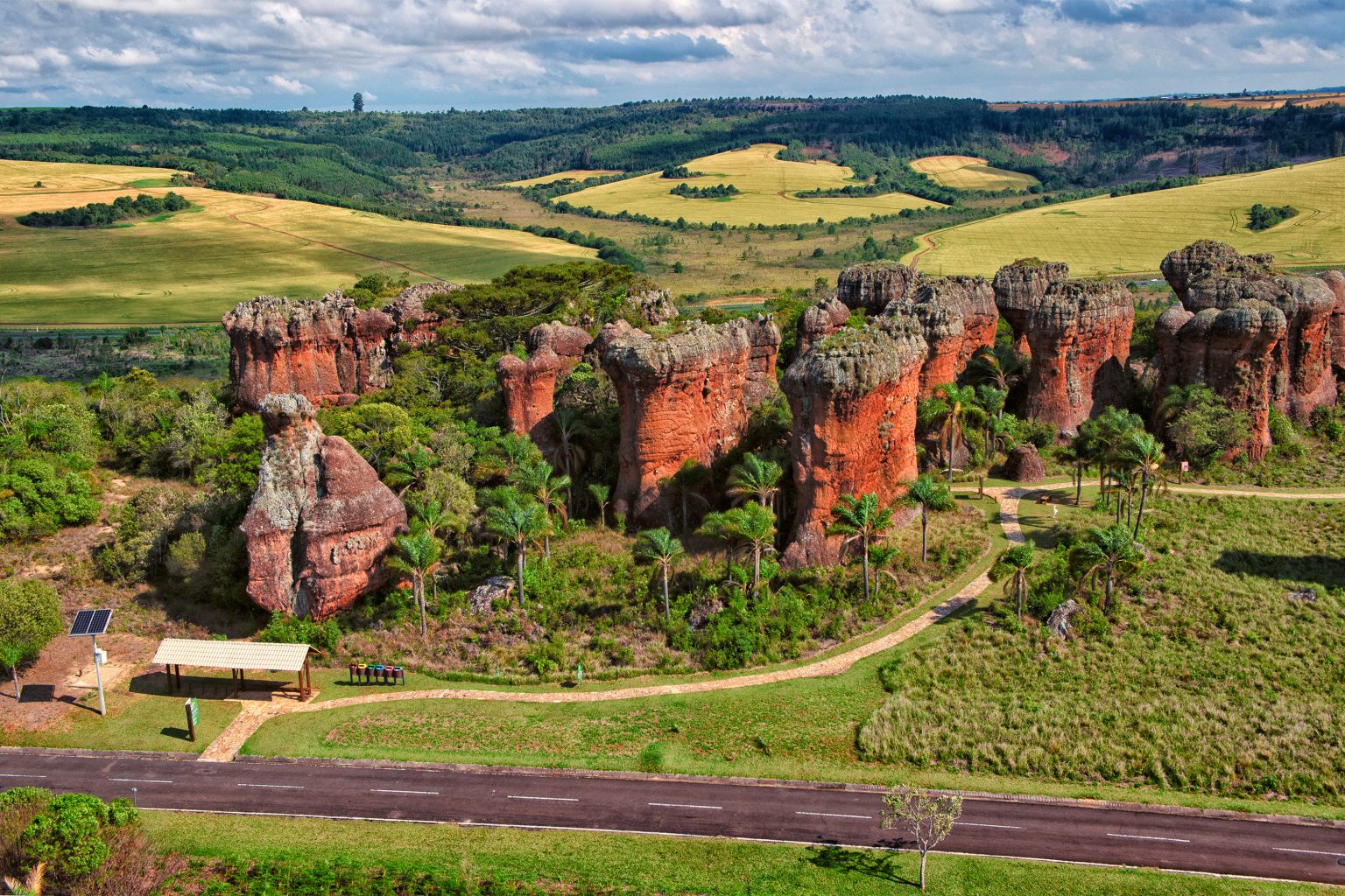 Feriadão no Paraná: 29 espaços naturais ficam abertos, e Parque Estadual de Vila Velha celebra 73 anos com ingressos a R$ 40